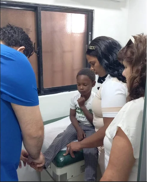 A child accompanied by adults during a medical consultation